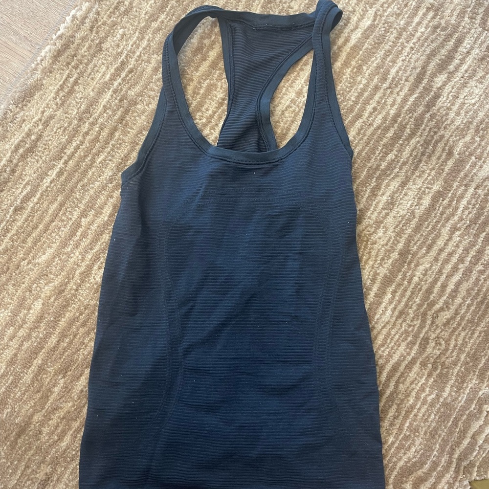Lululemon razorback navy tank size 6
